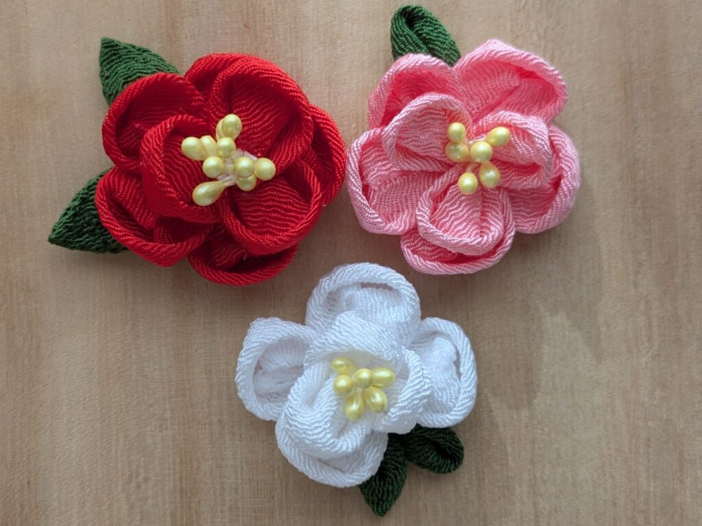 ツバキ完成写真、赤、ピンク、白