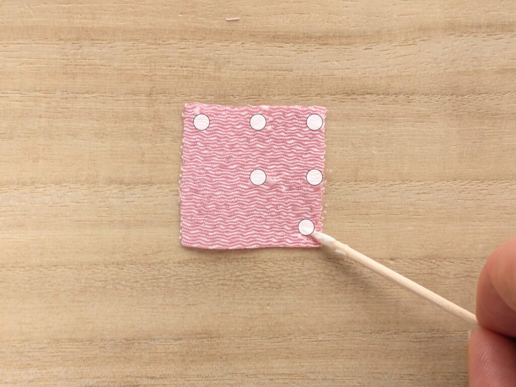剣裏返しの作り方1,6点にボンドをつける