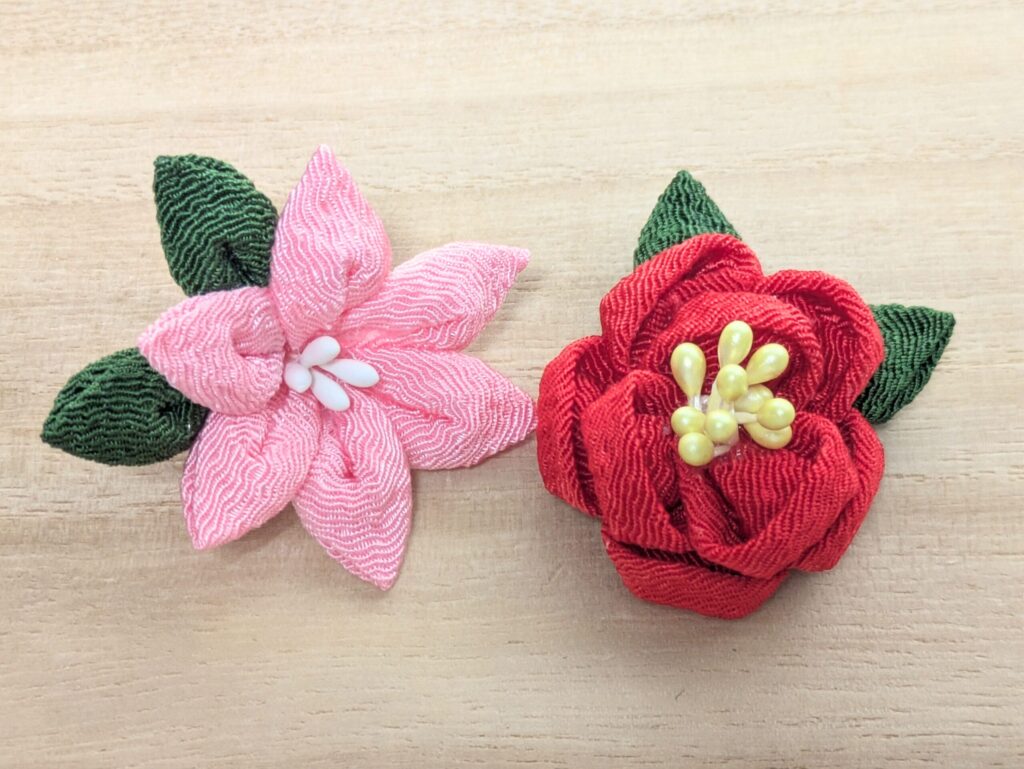 剣裏返しで作成したユリと、丸裏返しで作成した椿