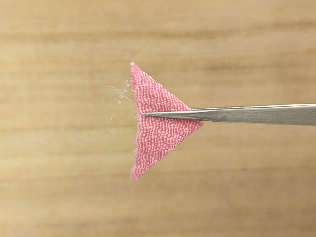 剣裏返しの作り方4、布を2回三画に折った状態