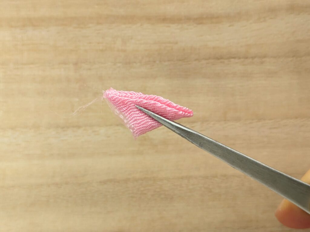 剣裏返しの作り方5、布を3回三画に折った状態